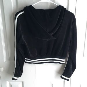 Better Be Tops - Black velvet crop top Better Be Tops - Black velvet crop top